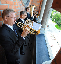 Linnékvintetten vid byggnad, fotograf: Stewen Quigley