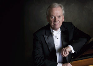 Pianisten och dirigenten Howard Shelley