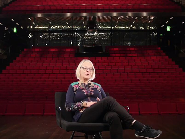 Uppsala Kammarorkesters orkesterchef Mona Gunnarsson