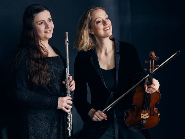 Flöjtist Hanna Gustafsson och altviolinist Ylva-Li Zilliacus