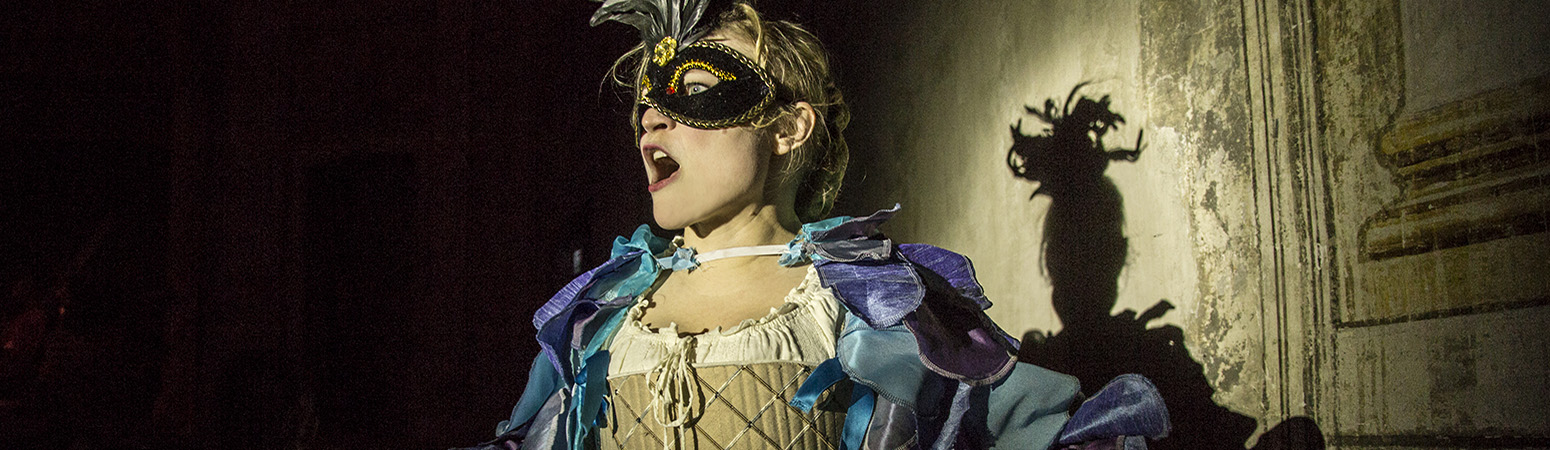 Sångerska från föreställningen Sångfågeln