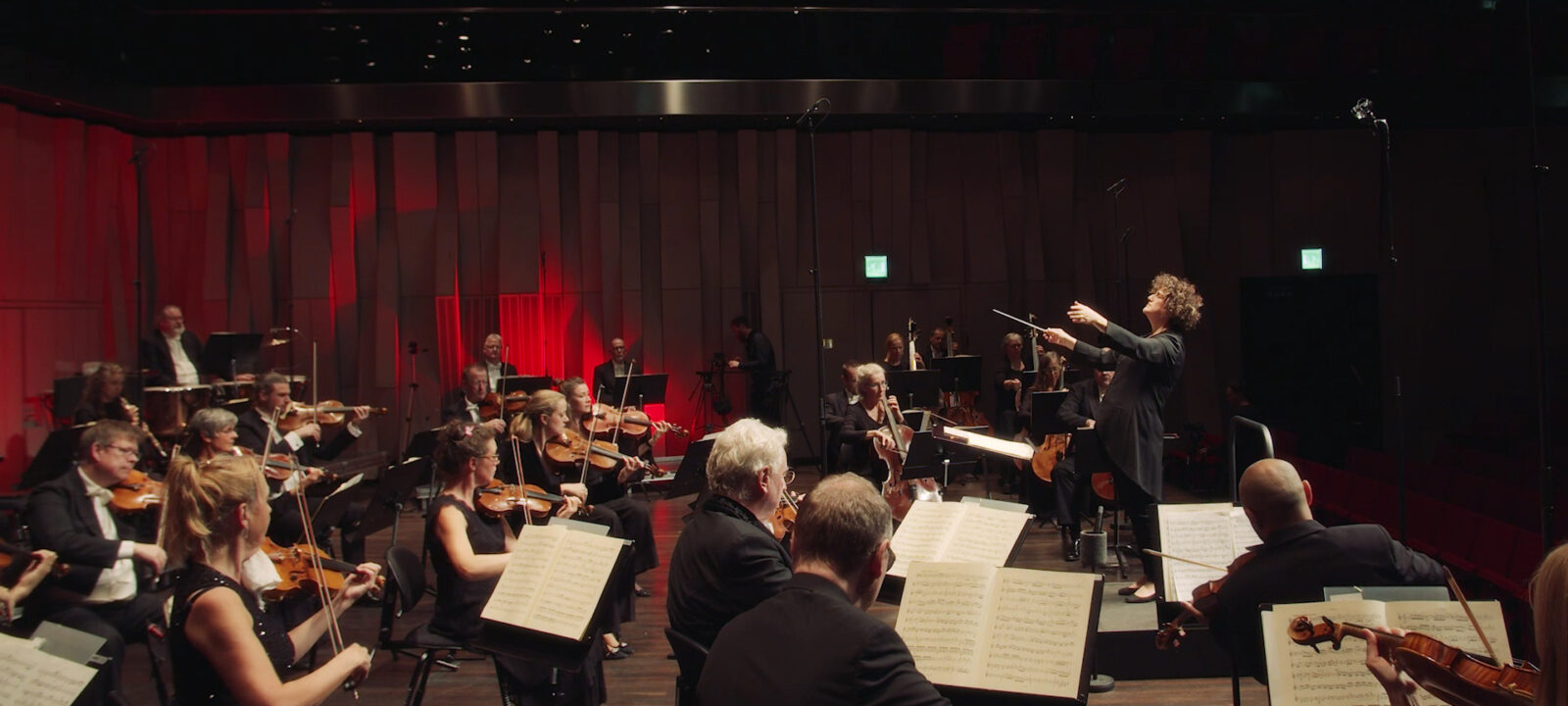 Uppsala Kammarorkester. Dirigent: Rebecca Miller