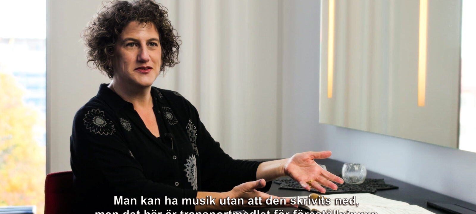 Uppsala Kammarorkesters chefdirigent Rebecca Miller