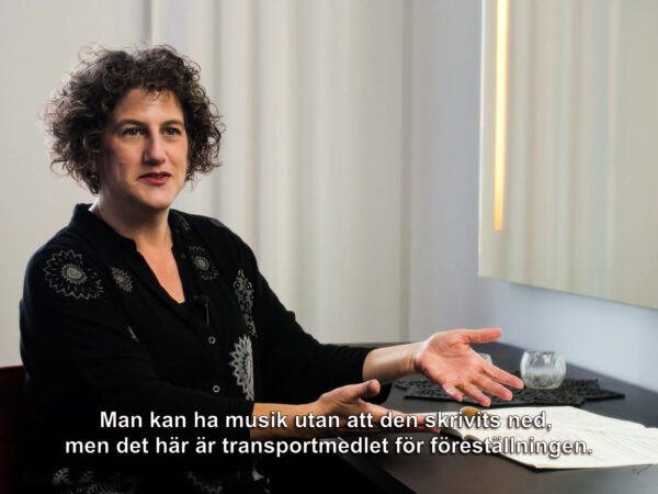 Uppsala Kammarorkesters chefdirigent Rebecca Miller